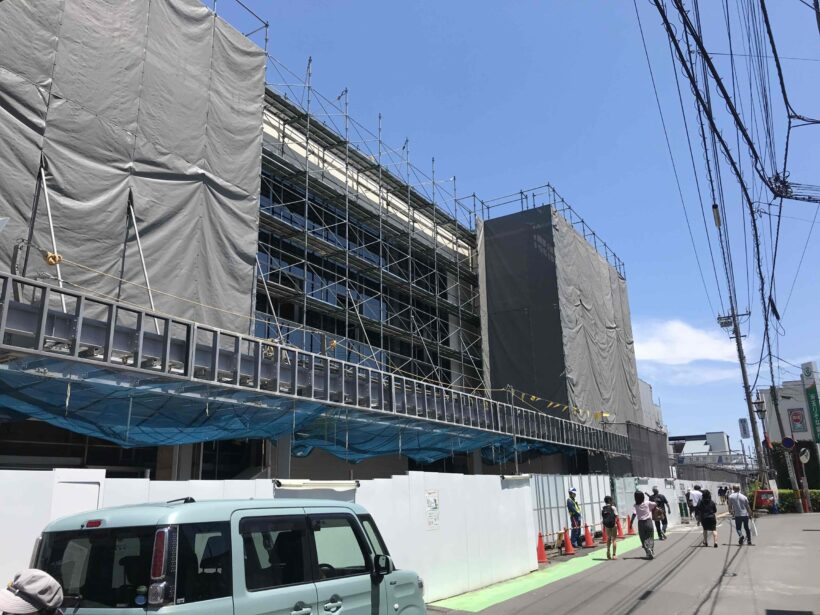 七里駅（さいたま市見沼区）の駅舎改修事業と、駅北側の敷地造成工事